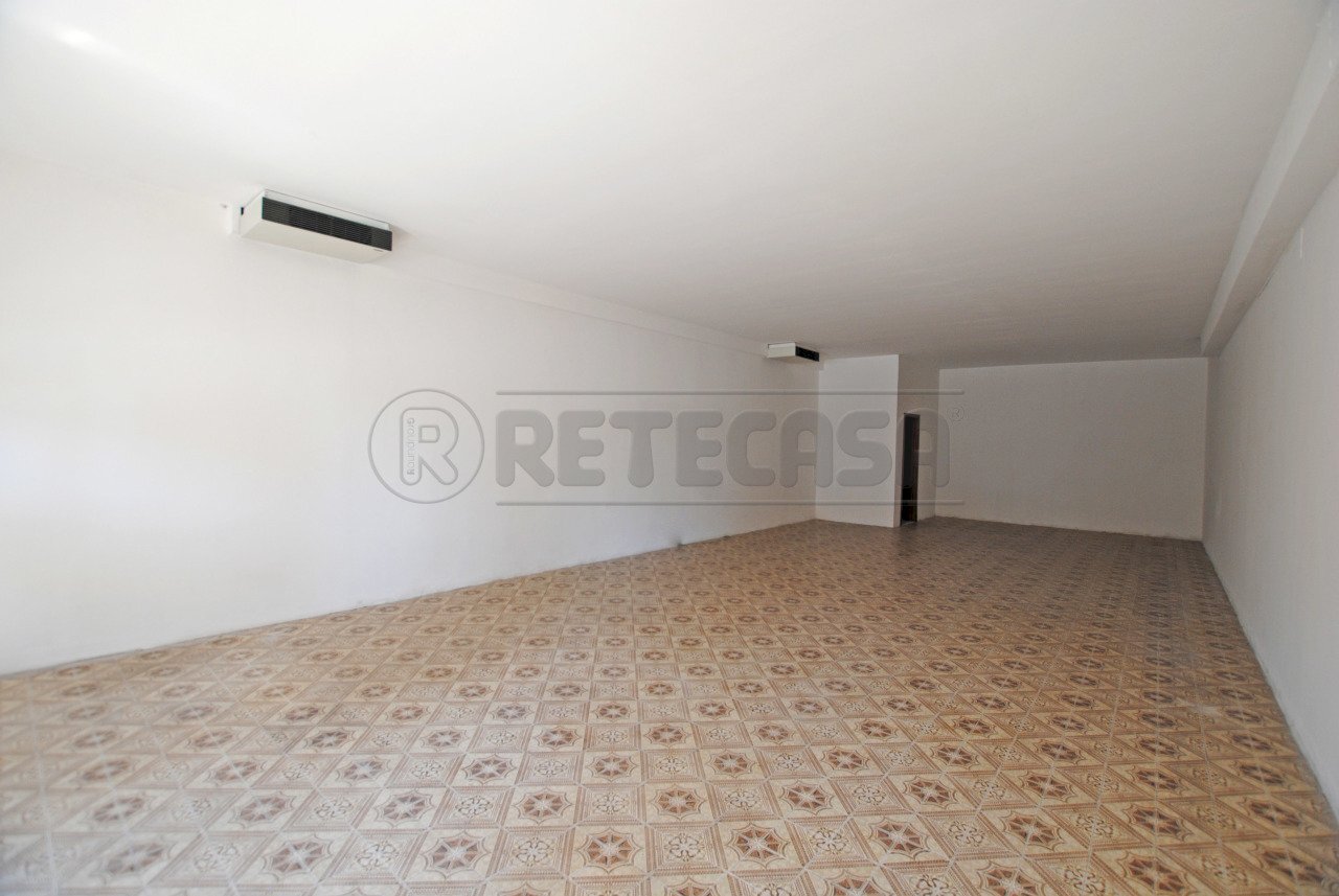 Retecasa_Cornedo - Commercial Premises via monte pasubio  27, Cornedo Vicentino - photo 2