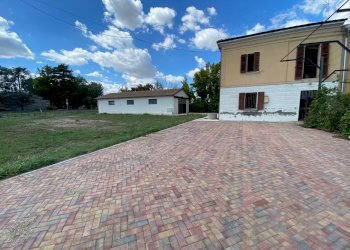 IMG_1888.jpg - Independent house via dozza 39, Castel Guelfo di Bologna - photo 1