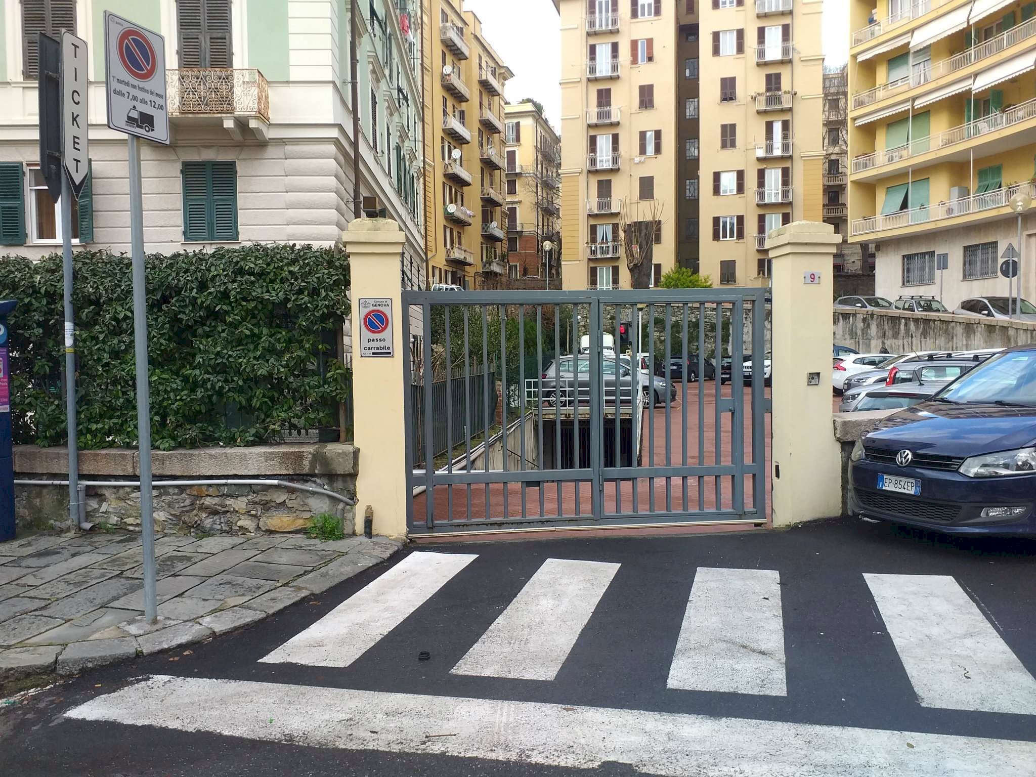 BOX AFFITTO CARIGNANO VIALE ASPROMONTE (1) - Box viale Aspromonte, Genova (zona Carignano) - foto 1