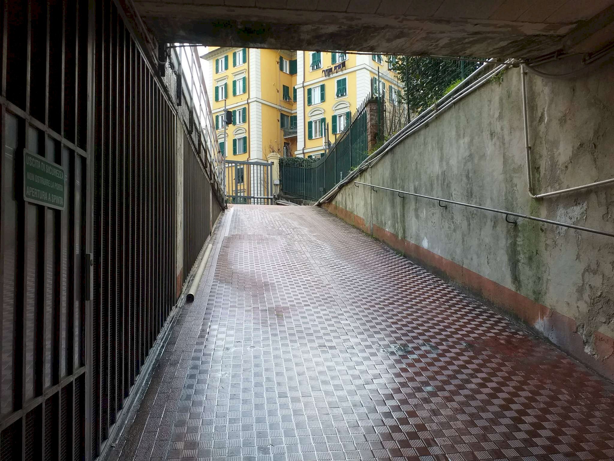 BOX AFFITTO CARIGNANO VIALE ASPROMONTE (5) - Box viale Aspromonte, Genova (zona Carignano) - foto 3