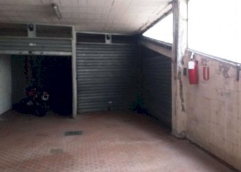 BOX AFFITTO CARIGNANO VIALE ASPROMONTE (2) - Box viale Aspromonte, Genova (zona Carignano) - foto 4