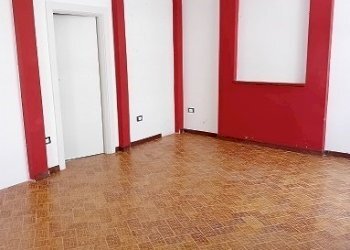 20250213_115642.jpg - Locale Commerciale Orsogna - foto 2