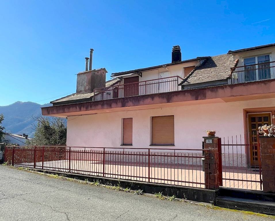 Facciata - Trilocale via Casareggio, Moconesi - foto 2