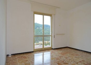 Stanza non arredata - Three-room apartment via Casareggio, Moconesi - photo 8