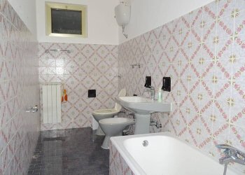 Bagno - Three-room apartment via Casareggio, Moconesi - photo 15