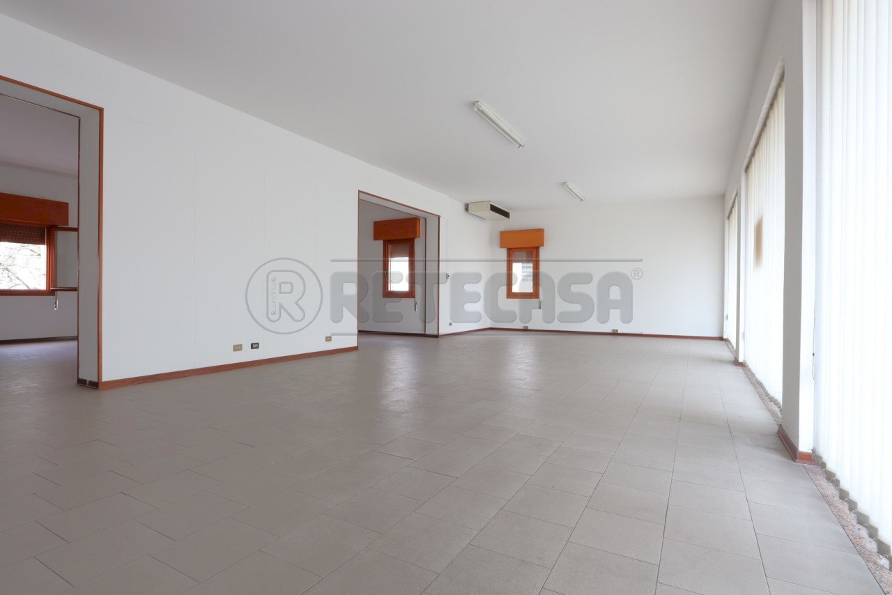 IMG_2652.JPG - Locale Commerciale Via S. Quasimodo, Grisignano di Zocco - foto 2