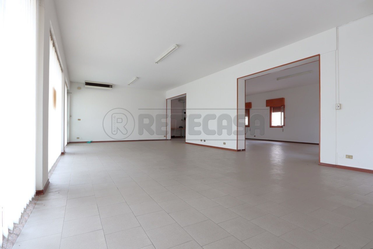 IMG_2651.JPG - Locale Commerciale Via S. Quasimodo, Grisignano di Zocco - foto 3