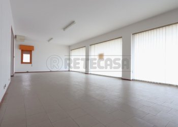 IMG_2653.JPG - Locale Commerciale Via S. Quasimodo, Grisignano di Zocco - foto 1