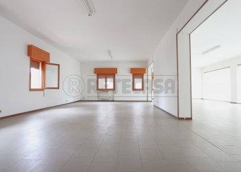 IMG_2645.JPG - Locale Commerciale Via S. Quasimodo, Grisignano di Zocco - foto 6