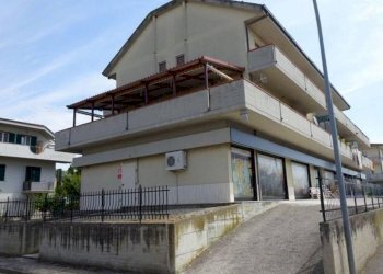 negozio con magazzino e garage dileoimmobiliare ve - Locale Commerciale Colli del Tronto - foto 5
