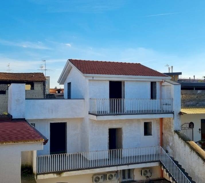 Three-room apartment Frattamaggiore - photo 1