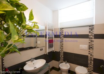 Bagno zona giorno - Villa a Schiera Viale del Tirreno 14, Livorno - foto 10