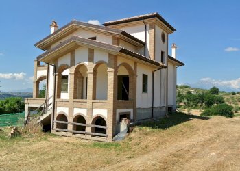 Villa via tavolato, Città Sant'Angelo - foto 1