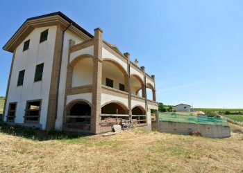 Villa via tavolato, Città Sant'Angelo - foto 3