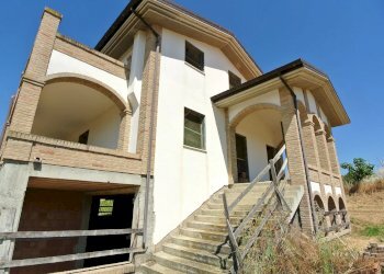 Villa via tavolato, Città Sant'Angelo - foto 10