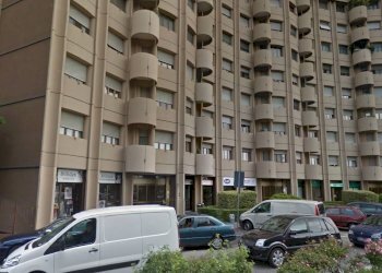 Facciata - Negozio via Galileo Galilei, Corsico - foto 2