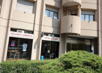 Facciata - Negozio via Galileo Galilei, Corsico - foto 4