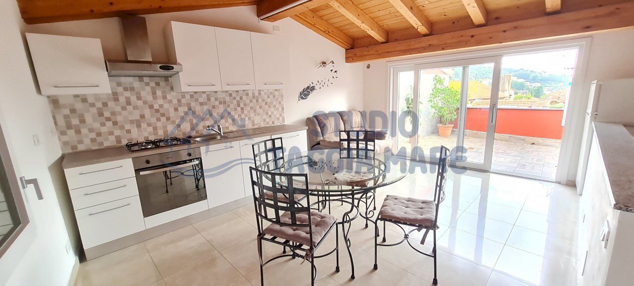 2.jpg - Three-family Villa Piazza Padre Santo, Camporosso - photo 1