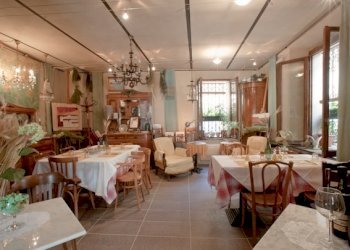 sala.jpg - Locale Commerciale Reggio nell'Emilia - foto 1