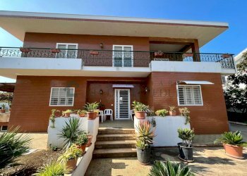 facciata - Villa Prima Traversa Strada Detta della Marina 27c, Bari - foto 2