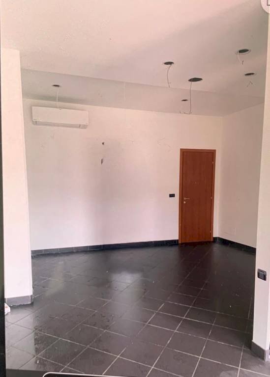 Shop corso Superga, 31, Buttigliera Alta - photo 2