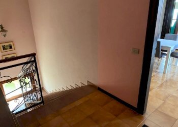 1- ScaleIngresso.jpg - Appartamento VIA MAROCCO, Mozzagrogna - foto 2