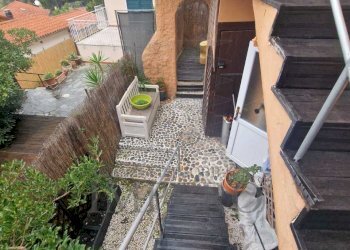 scala esterne - Casa indipendente Via delle Ginestre 32, Ventimiglia - foto 7