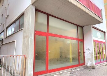 ingresso - Locale Commerciale Via del Mare 72/B, San Benedetto del Tronto - foto 3