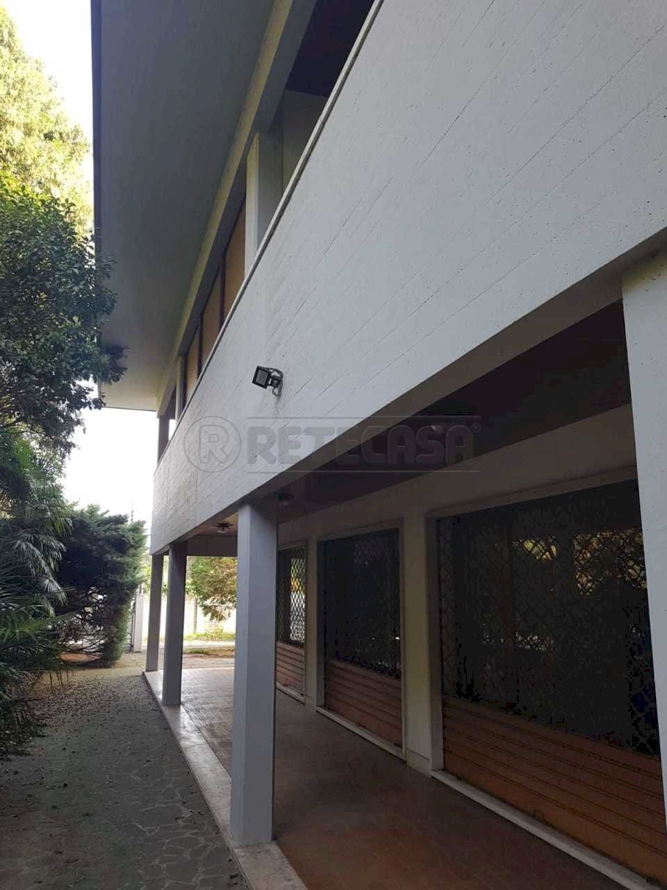 PHOTO-2022-10-28-17-12-00.jpg - Villa Mirano - foto 1