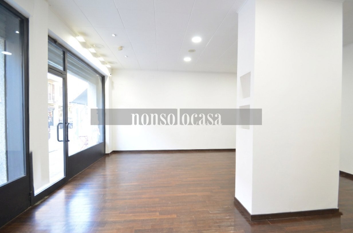AREA VENDITA - Commercial Premises Via Alessandro Manzoni 184, Perugia - photo 1