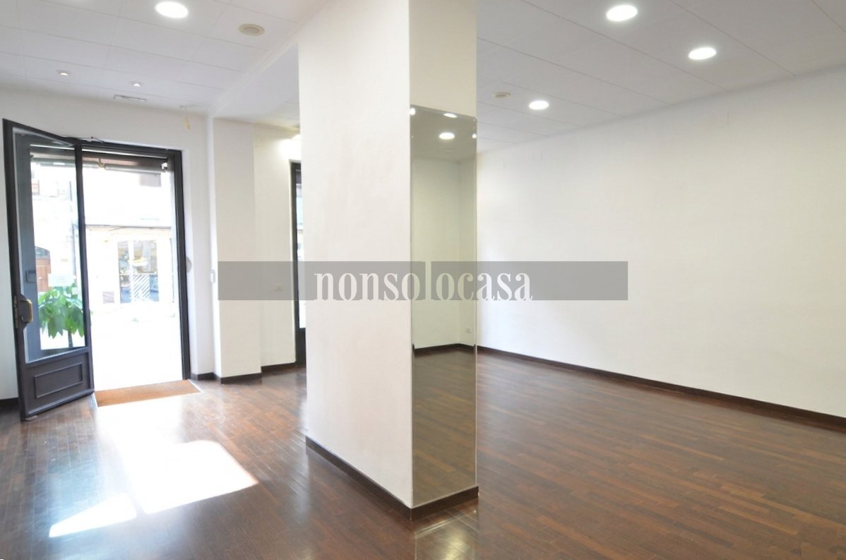 AREA VENDITA - Commercial Premises Via Alessandro Manzoni 184, Perugia - photo 2