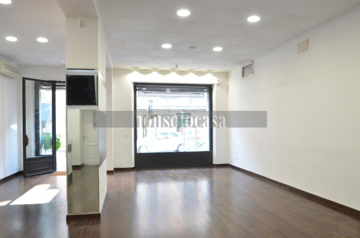 AREA VENDITA - Commercial Premises Via Alessandro Manzoni 184, Perugia - photo 3