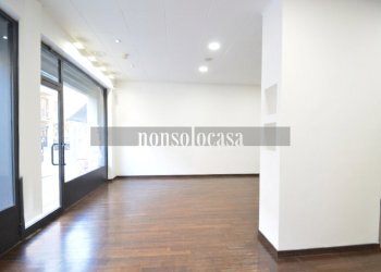 AREA VENDITA - Commercial Premises Via Alessandro Manzoni 184, Perugia - photo 1