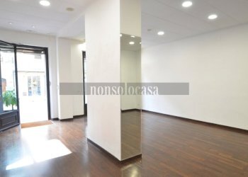 AREA VENDITA - Commercial Premises Via Alessandro Manzoni 184, Perugia - photo 2