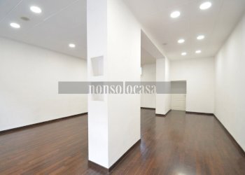 AREA VENDITA - Commercial Premises Via Alessandro Manzoni 184, Perugia - photo 5