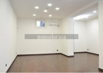 AREA VENDITA - Commercial Premises Via Alessandro Manzoni 184, Perugia - photo 6