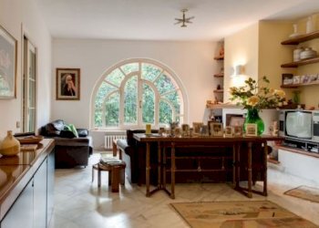 img_379_2.jpg - Villa Via Privata Villa Ceci 21, Carrara - foto 3