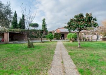 img_379_7.jpg - Villa Via Privata Villa Ceci 21, Carrara - foto 6