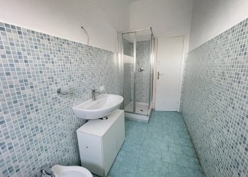 bagno affitto via giglioli marassi genova (2).JPG - Apartment Via Giglioli 10, Genova (neighborhood Marassi) - photo 9