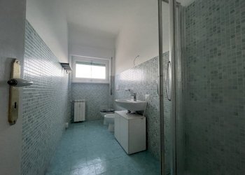 bagno affitto via giglioli marassi genova.JPG - Apartment Via Giglioli 10, Genova (neighborhood Marassi) - photo 13