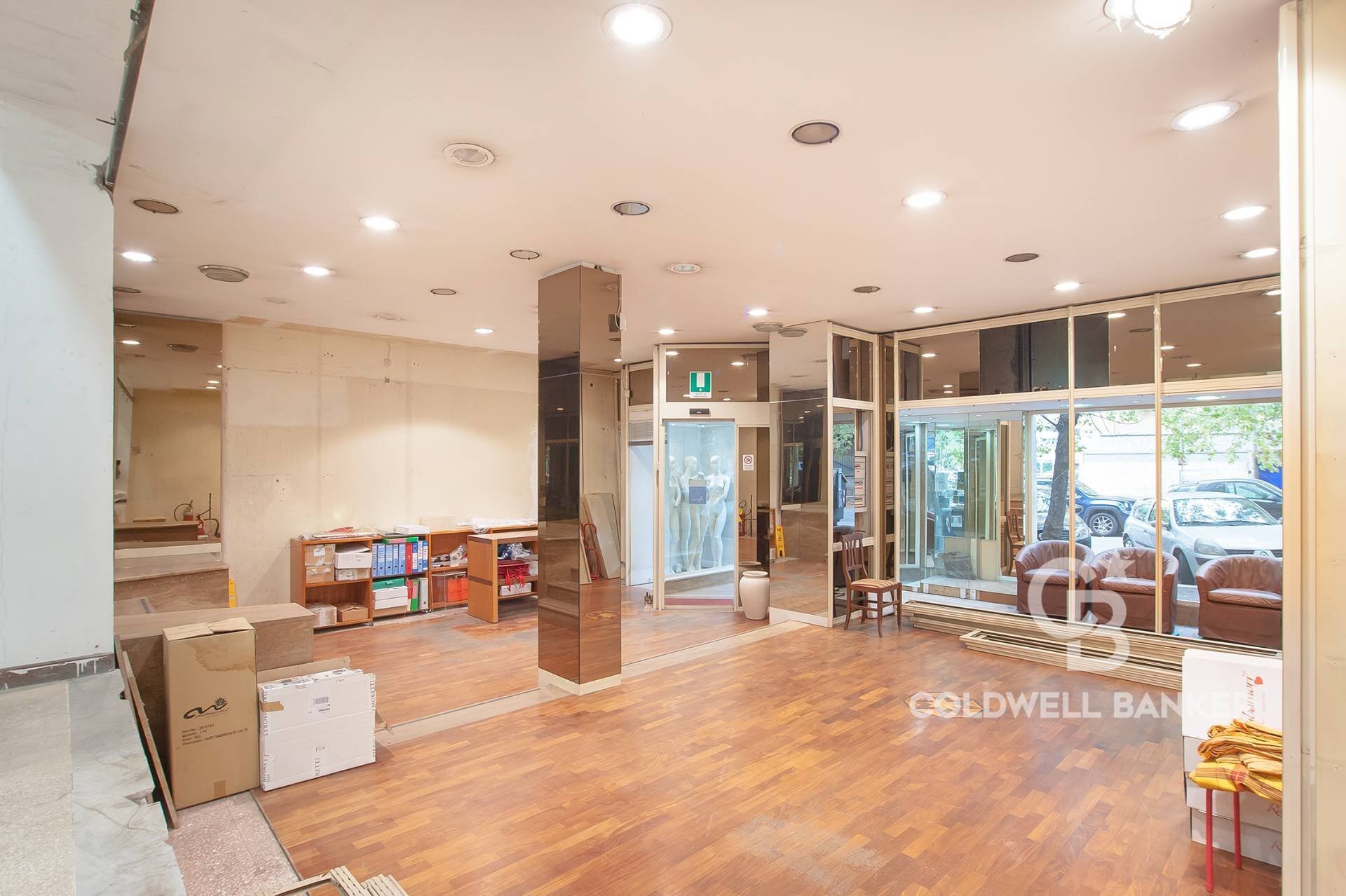 Locale Commerciale Via Rosa Raimondi Garibaldi, Roma (zona Garbatella) - foto 1