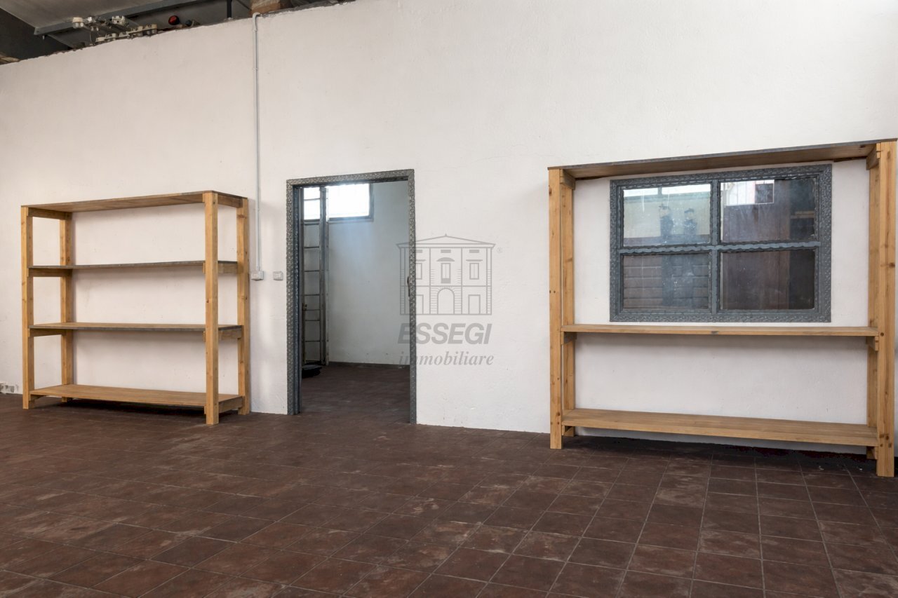 capannone8.png - Locale Commerciale Via Nuova di Guamo 144, Capannori - foto 1