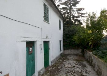 P1000546.jpg - Porzione di casa Belvedere Ostrense - foto 1