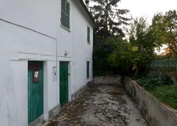 P1000547.jpg - Porzione di casa Belvedere Ostrense - foto 2