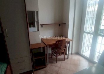 SCRIVANIA.jpg - Monolocale Torino - foto 2