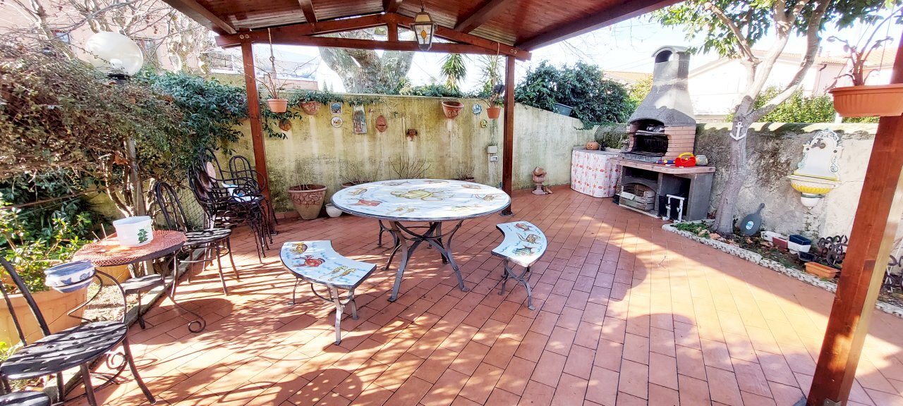 patio barbecue - Villa Livorno - photo 1