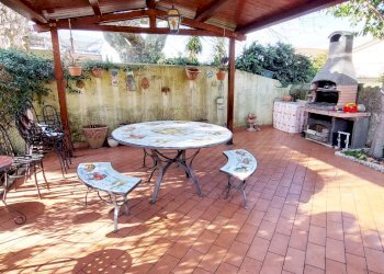 patio barbecue - Villa Livorno - photo 1