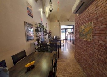 Interno non residenziale - Bar Tavola Calda - Fredda via San Vitale, Bologna (zona Centro Storico) - foto 2