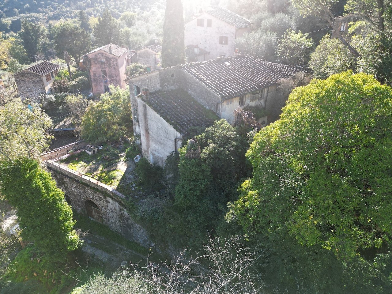 casa colonica da ristrutturare con giardino DJI_02 - Casale Via del Cimitero Diciannovesima 532, Lucca - foto 3