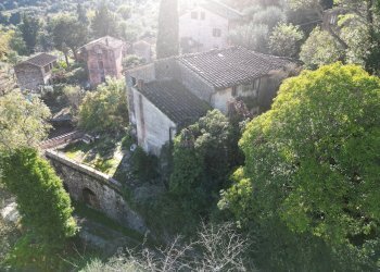 casa colonica da ristrutturare con giardino DJI_02 - Casale Via del Cimitero Diciannovesima 532, Lucca - foto 3